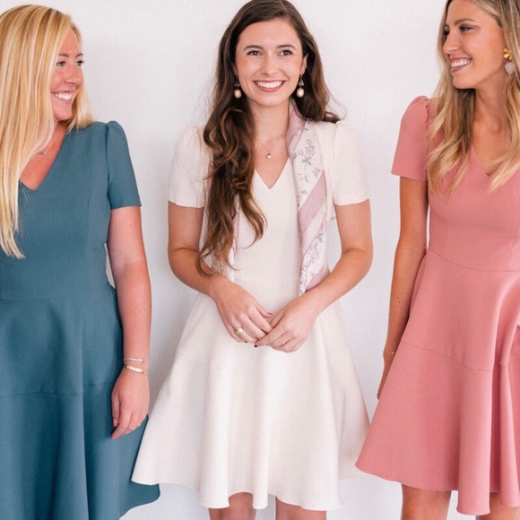 Gal Meets Glam Cream Kate Dress with Pockets 6 - Picture 3 of 10